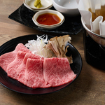 【黒毛和牛しゃぶしゃぶ】極上の黒毛和牛をサッと出汁へ。とろける至福の口どけと上品な甘みを堪能。