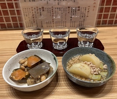 日本酒三種飲み比べとその日のおばんざい