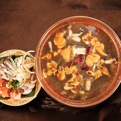 本場・雲南の酸湯火鍋体験　気品ある美と健康の饗宴♪