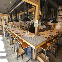 お一人様はもちろん、デートにも最適なカウンター席を10席ご用意しております。スタッフとの会話も楽しめるお席です！ぜひ、楽しいひとときをお過ごしください♪