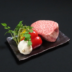 厳選した黒毛和牛を使ったお肉料理