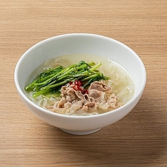 牛肉と青菜のライスヌードル