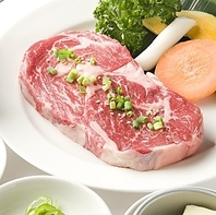 肉汁溢れる圧巻のボリューム！名物「焼テーキ」を堪能