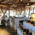 高級感のあるアンティーク調の内装♪広々とした空間になっている為、リラックスしてお過ごし頂けます