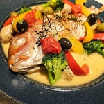 アクアパッツァはハーブをきかせて爽やかに。ハーブやスパイスを使った料理も多くご用意しております