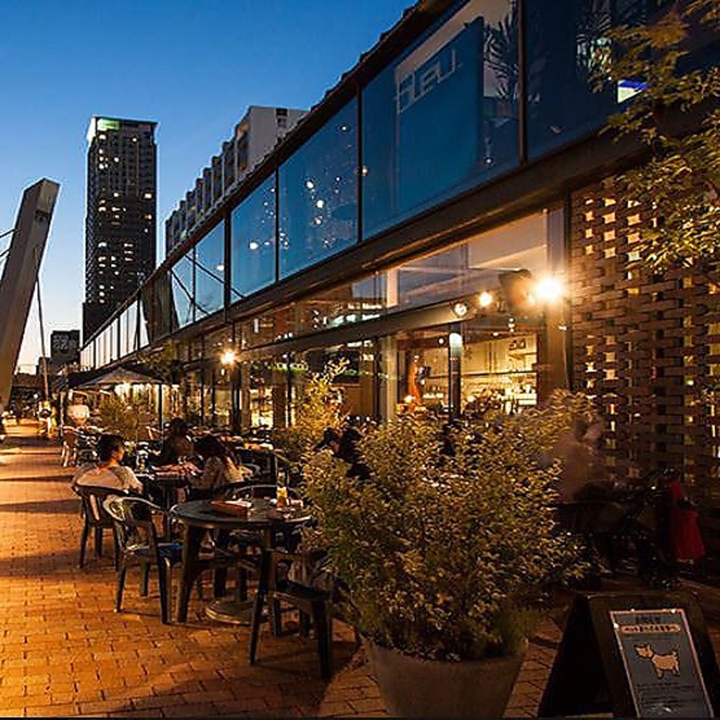 開放的な店内とテラス席でパーティー・ご宴会利用も可能です。