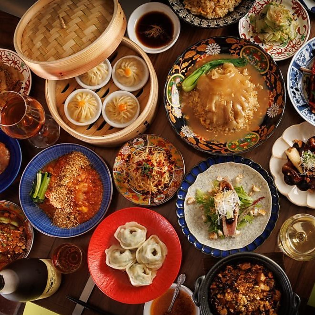 【恵比寿駅徒歩1分！】お洒落な空間の中、味自慢の中華を少量多皿でお楽しみいただけます。