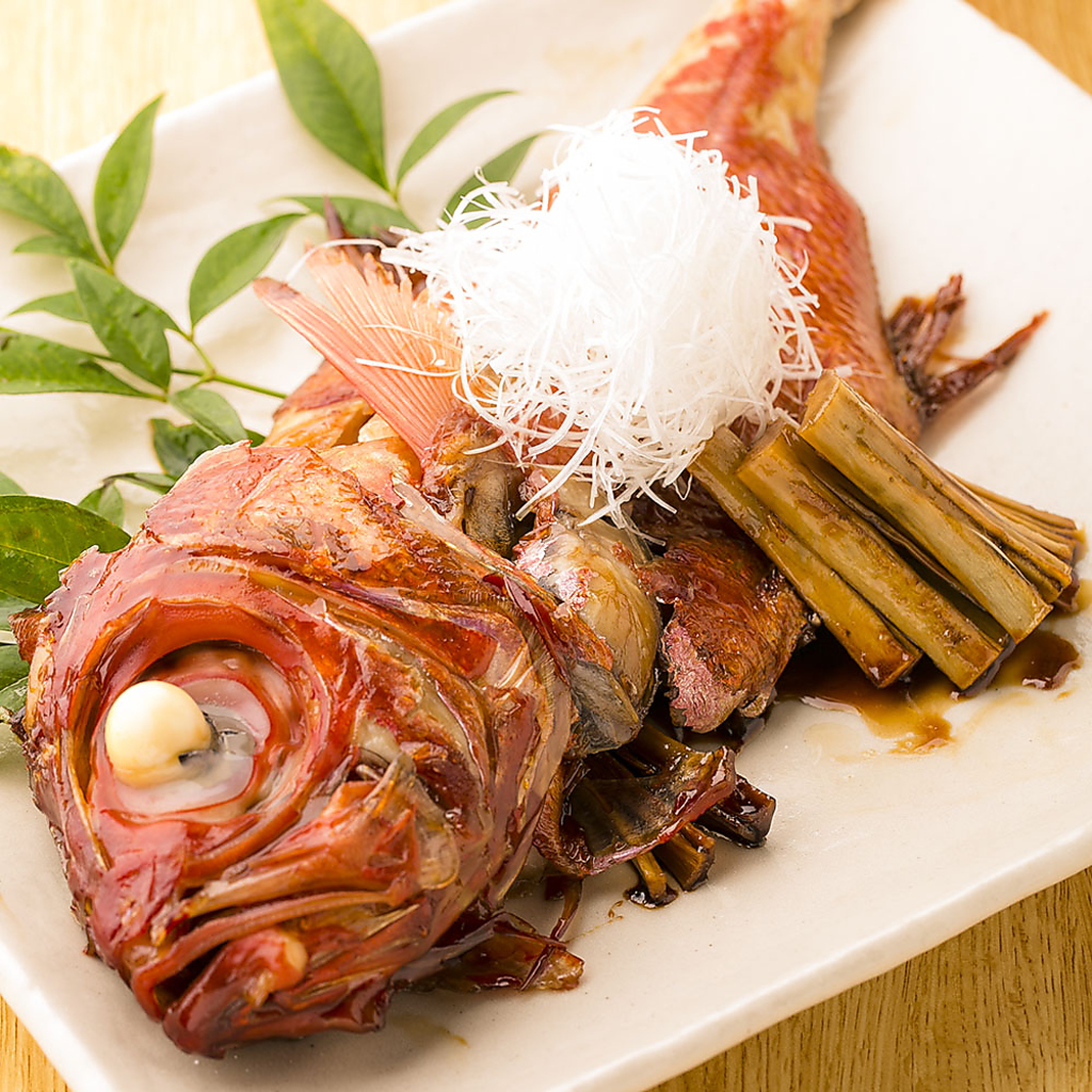 出汁からこだわった当店イチオシの煮物料理は絶品！凝縮された魚の旨味をお楽しみください！