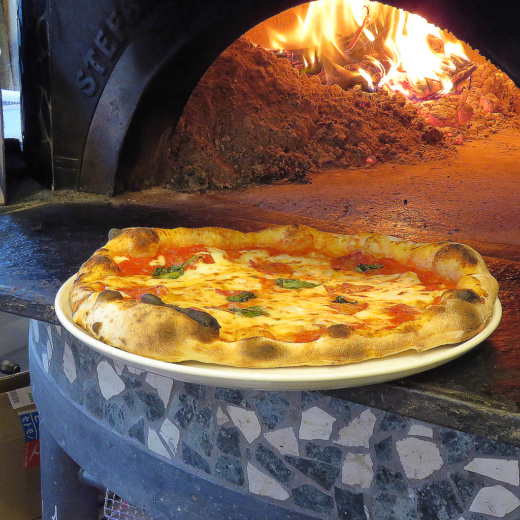 ≪本格!!ナポリピザ≫イルファーロのピザは自然栽培や有機栽培の野菜を使用した優しい味わいが特徴☆