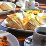 パスタやサンドウィッチなどバリエーション豊かな料理メニュー♪季節毎に期間限定メニューもご用意！