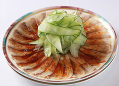 薄切り豚肉辛味ニンニクソース掛け