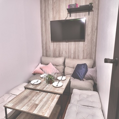 【少人数のご利用に最適な個室◎】VIP ROOMは、特別な時間を過ごしたいあなたの為にご用意した特別の部屋。1～6名様でご利用可能な個室となっております。
