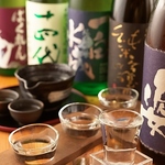 日本酒は大人気の銘柄から知る人ぞ知る銘柄まで、当店厳選の豊富なラインナップでお待ちしております