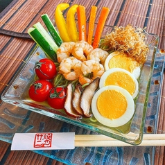 当店オリジナル『ひすい冷麺』など豊富な創作料理の写真