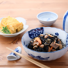 小皿や小鉢で見た目にもこだわった美しい盛り付けが魅力