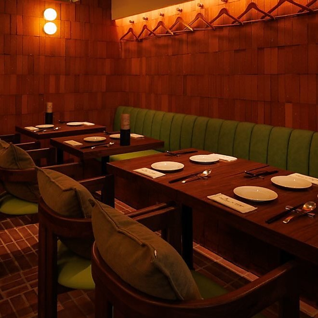 落ち着いた空間で味自慢の中華を少量多皿でリーズナブルにご提供いたします！