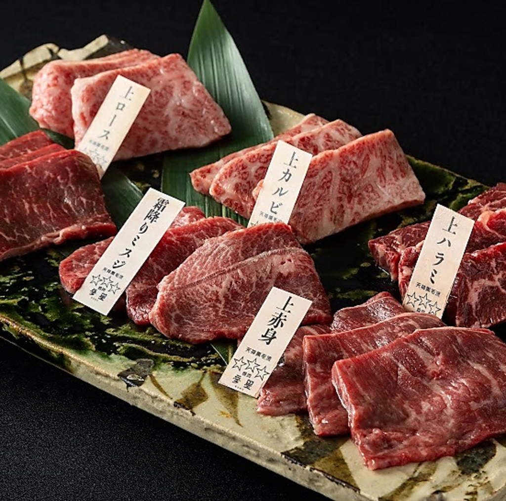 プロが目利きした上質な「厳選牛」を堪能。演出で五感と心を魅了する焼肉をお楽しみください。