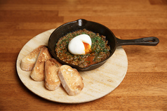 比内地鶏の半熟卵キーマ（バケット付き）