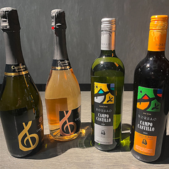 お料理とよく合うワインを取り揃えております。