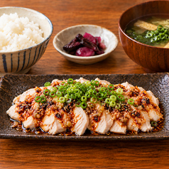 【よだれ鶏定食】(ご飯、味噌汁、サラダ、お新香つき)