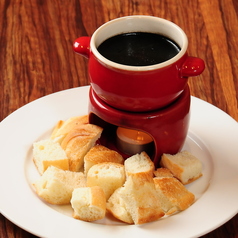 イカ墨のハニーフォンデュ　パン盛り　1,100円(税込)の写真