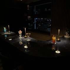夜景の見える個室カウンター席です。デートにはもちろん、お誕生日やご商談にも！