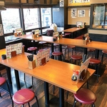 2階は最大32名様までご利用可能なテーブル席！隣近所も気にならず広々お使いいただけます♪