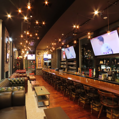 スタイリッシュなカウンター席は、全12席をひとつに連結できるため、友人との集まりに最適な環境をご用意できます♪駅から徒歩6分なので、アクセスも良好です◎