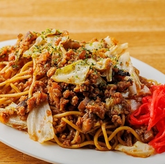 自家製の肉味噌が絡む大人気のソース焼きそばを堪能♪