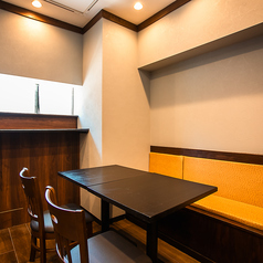 デートにぴったりな落ち着いた雰囲気のイタリアンです。プライベート感を大切にした空間で特別なひとときをお過ごしいただけます。