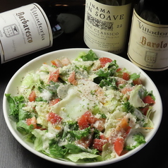 温玉とろけるシーザーサラダ/タンドリーチキンのスパイシーサラダ