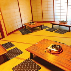 【2Fの広間】広々とした畳のお部屋は大人数の貸切におすすめです！ワンフロアですので顔を合わせながらゆっくりお話できます！会社宴会や大型ご予約に人気のお部屋です♪