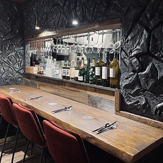 4名様までご利用可能なカウンター席をご用意しております。お一人様でもゆったりと楽しめます。