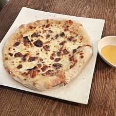 3種のチーズといちじくのピッツァ