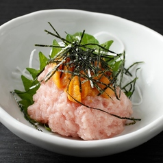生うにしょ(生雲丹と本鮪の醤油和え)