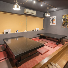 ゆったりと足を伸ばしてくつろげる広々とした座敷席は、ご家族やグループでのご利用に最適です◎周りを気にせずゆったりとお食事をお楽しみいただけます。