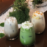 厳選された素材が生み出す至福の一杯。定番から季節限定まで、心を込めてご提供いたします。