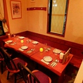 程よい仕切り(半個室)もあるテーブル席はご家族のお食事などにも人気！