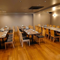 【3F】団体席貸切（着席：25～50名様）3階で大人数パーティーが可能│大人数の歓迎会・送別会や決起会、キックオフなど、会社宴会はもちろん、結婚式二次会やお祝いパーティーなど、様々なシーンにおすすめのフロア貸切。詳細はお気軽にお問い合わせください。