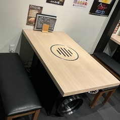 焼肉対応の無煙ロースター席(角席)