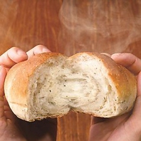 もっちり、あつあつの焼き立てパン！