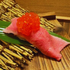 和牛肉寿司いくらのせ