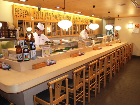 中央市場で仕入れた新鮮なネタが自慢。食で季節を感じ、寿司のおいしさを堪能。