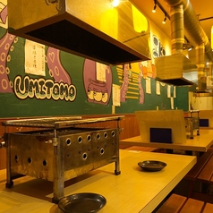 当店では、落ち着いた雰囲気の半個室席を2卓ご用意しております。特別な瞬間を大切な人とゆったりと過ごせる空間で、お食事を楽しむのに最適です。プライベート感を大切にしながら、心地よい時間をお過ごしください。ぜひご利用をお待ちしております。