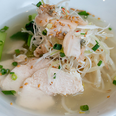 蛤と低温調理鳥肉塩味ラーメン