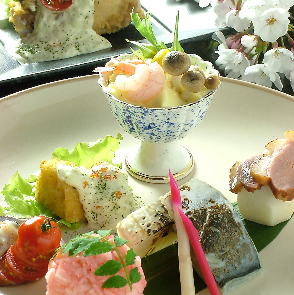 和食を中心に多彩なメニューをご用意、ひと手間加えた美味しさをリーズナブルにご注文いただけます！