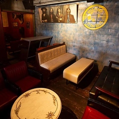 アメリカンテイストのおしゃれな店内で、世界のビールをご堪能いただけます。岡山駅から徒歩4分の駅チカで翌3:00まで営業しており、二次会・三次会利用でのお立ち寄りにも最適です。