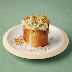 江ノ島産しらすとオニオンのガーリックトースト