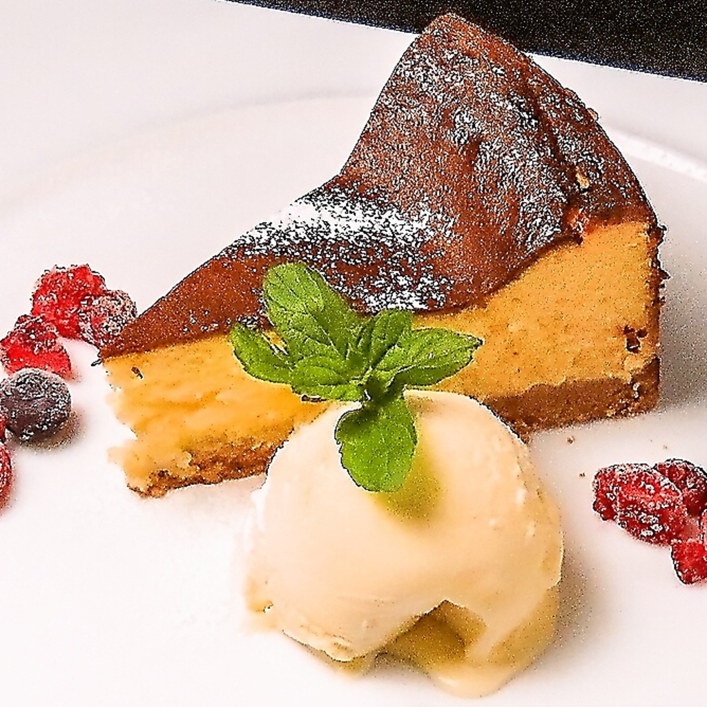 ワッフルにケーキ、パフェにデニッシュ等充実のスイーツメニューをご用意！美味しい珈琲とご一緒に♪