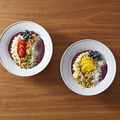 料理メニュー写真&nbsp;10種類の穀物＆フレッシュフルーツのアサイーボウル(ストロベリー/レモンオレンジ)　各